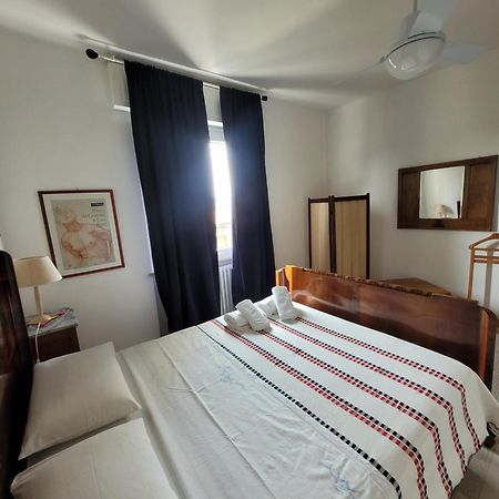 Garda Best Living Apartment เดเซนซาโนเดลการ์ดา ภายนอก รูปภาพ
