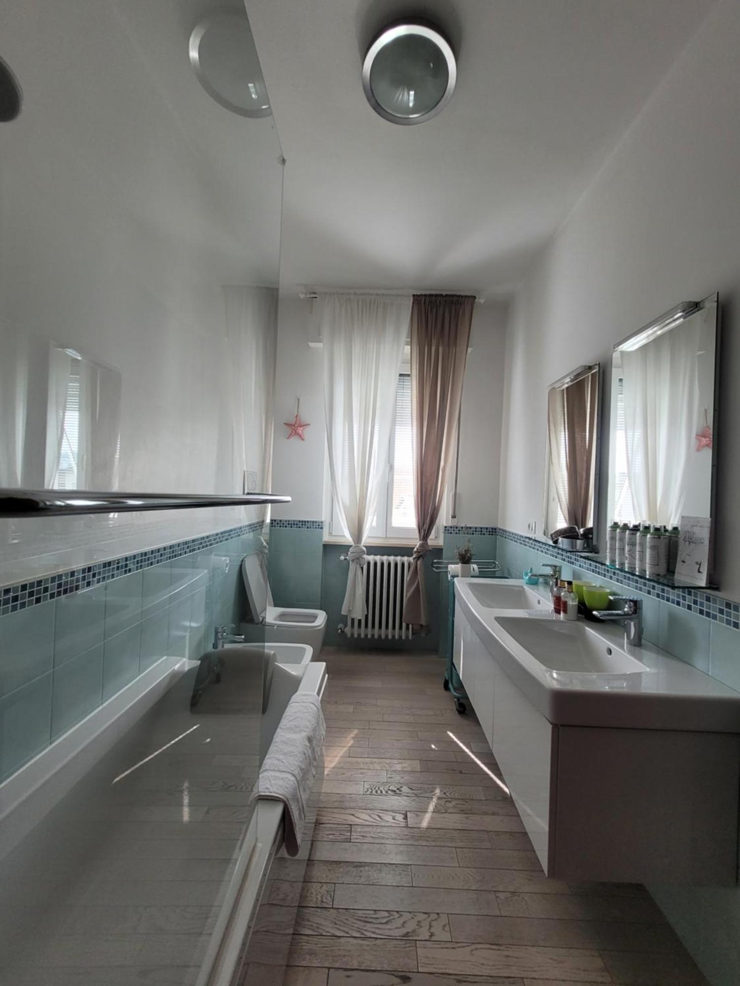 Garda Best Living Apartment เดเซนซาโนเดลการ์ดา ภายนอก รูปภาพ